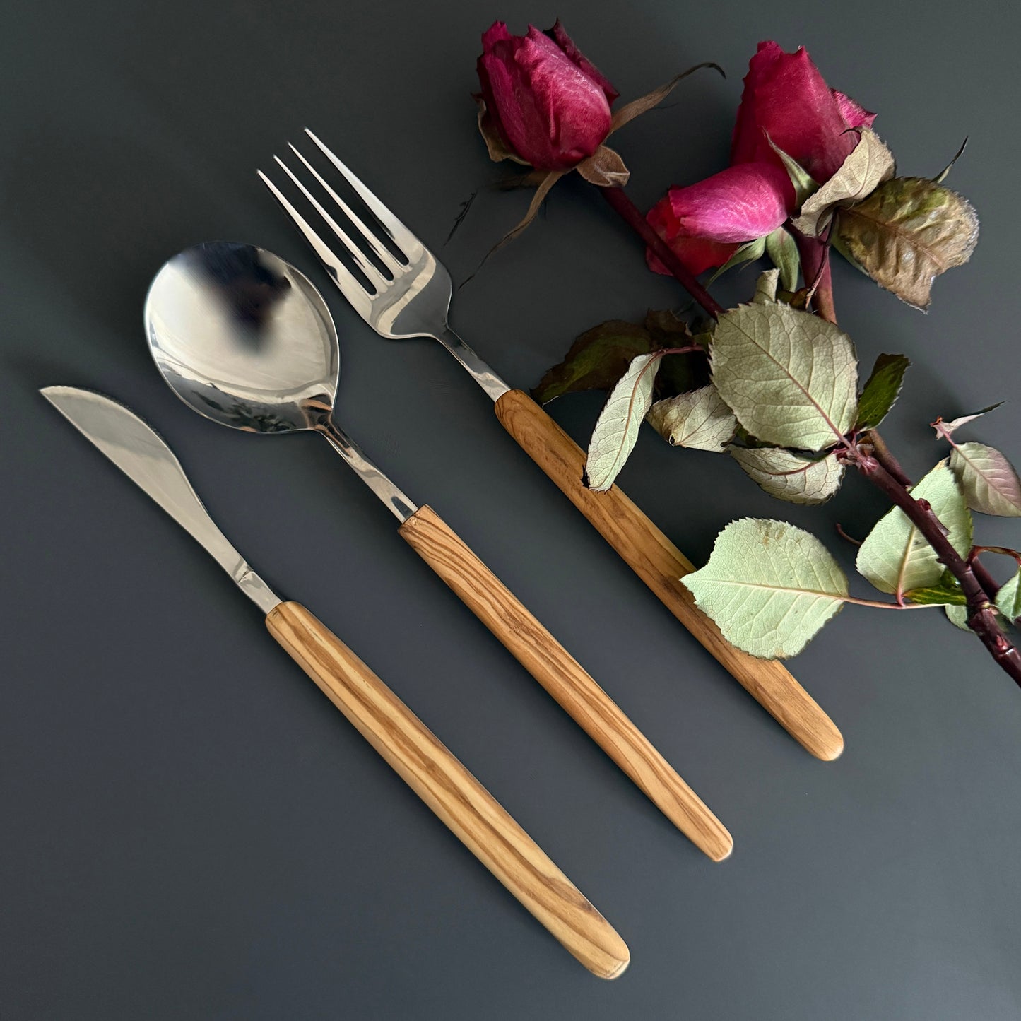Zeytin Ağacı Saplı El Yapımı Çatal Kaşık Bıçak – 3’lü & 7’li Paslanmaz Çelik Set