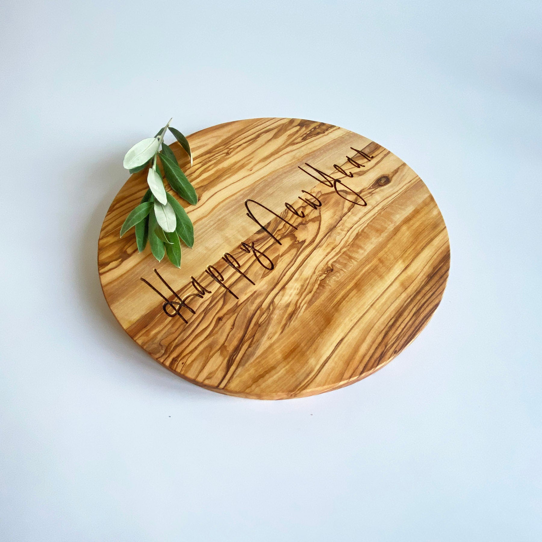 Personalized Olive Wood Cutting Board, Olive Wood Circle Chopping Board, Authentic Wooden Serving Board, Stylish Serving Board