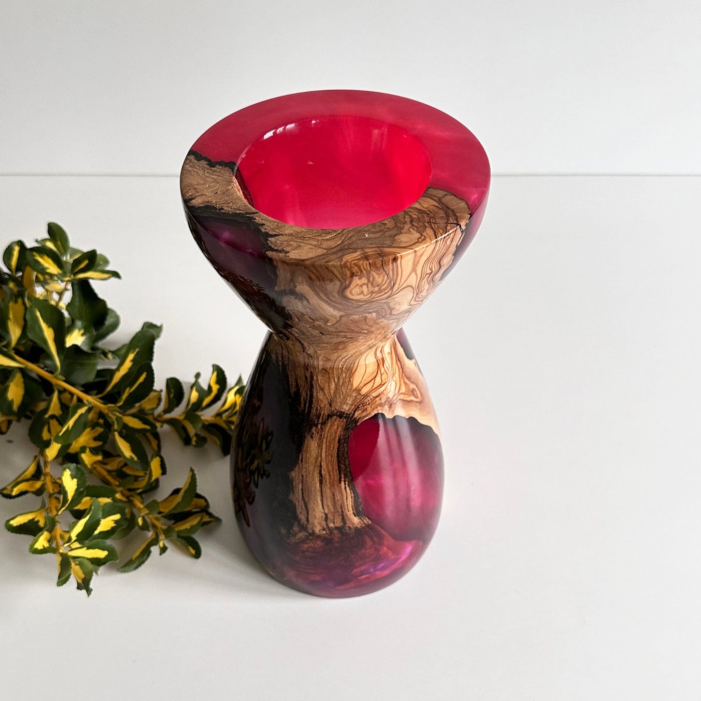 Handmade Epoxy Resin and Olive Wood Vase - Fuchsia Black and Natural Colors - 28 cm Height - Perfect Gift for Office and Home Decor"