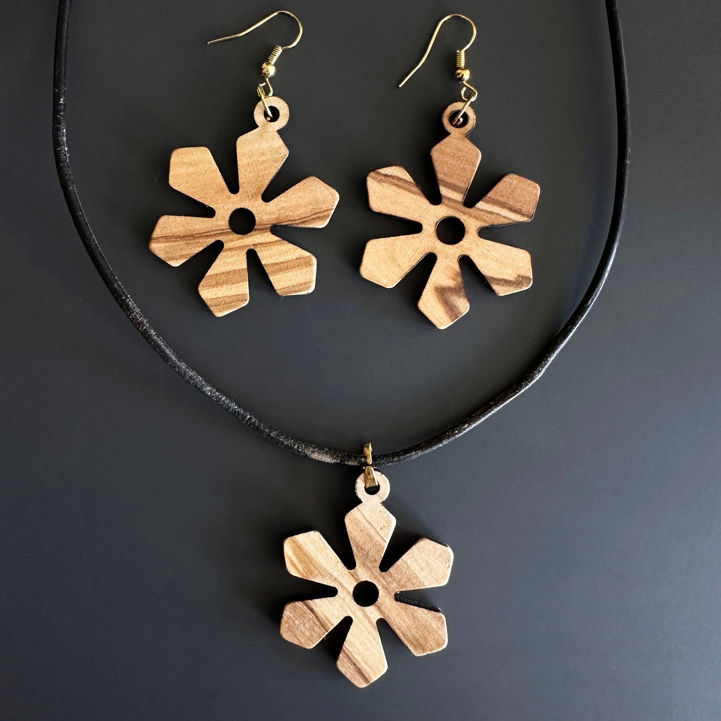 Flower shaped olivewood necklace