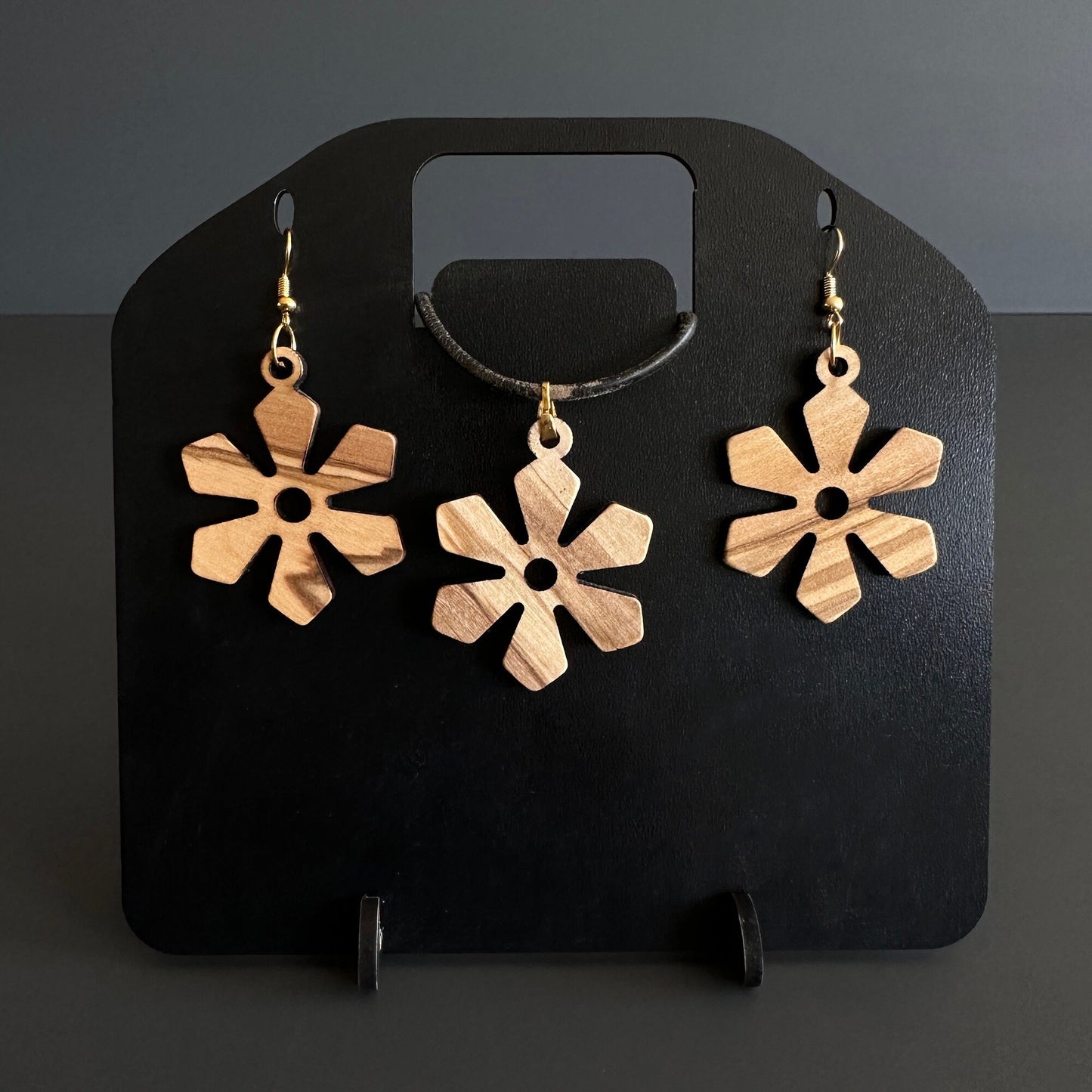 Handcrafted Flower Pattern Olive Wood Necklace - Necklace, Earrings, and Necklace Set - Wood Jewelry - Olive Wood Pendant - Handmade Gift